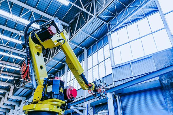 Large robot, technology and industry 4.在注塑机顶部设置的高精度机器人系统控制的零转概念